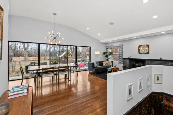 $899,000 | 6323 North Kirkwood Avenue, Chicago, IL 60646