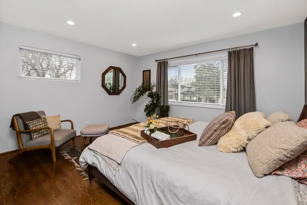$899,000 | 6323 North Kirkwood Avenue, Chicago, IL 60646