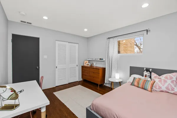 $899,000 | 6323 North Kirkwood Avenue, Chicago, IL 60646
