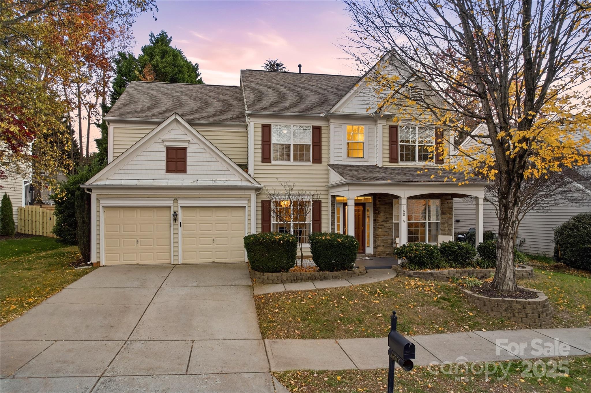 a view of a yard in front of a house