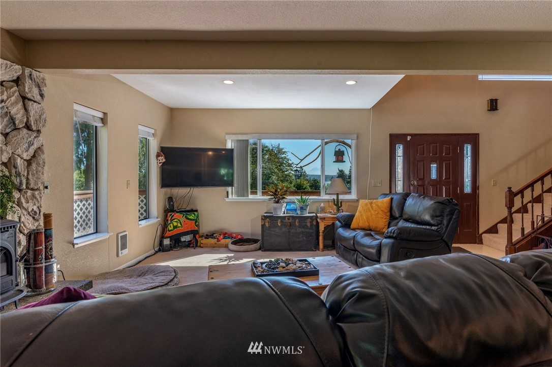291 East Lombard Road South Grapeview, WA 98546 - Photo 3 of 28 Gallery Image 3