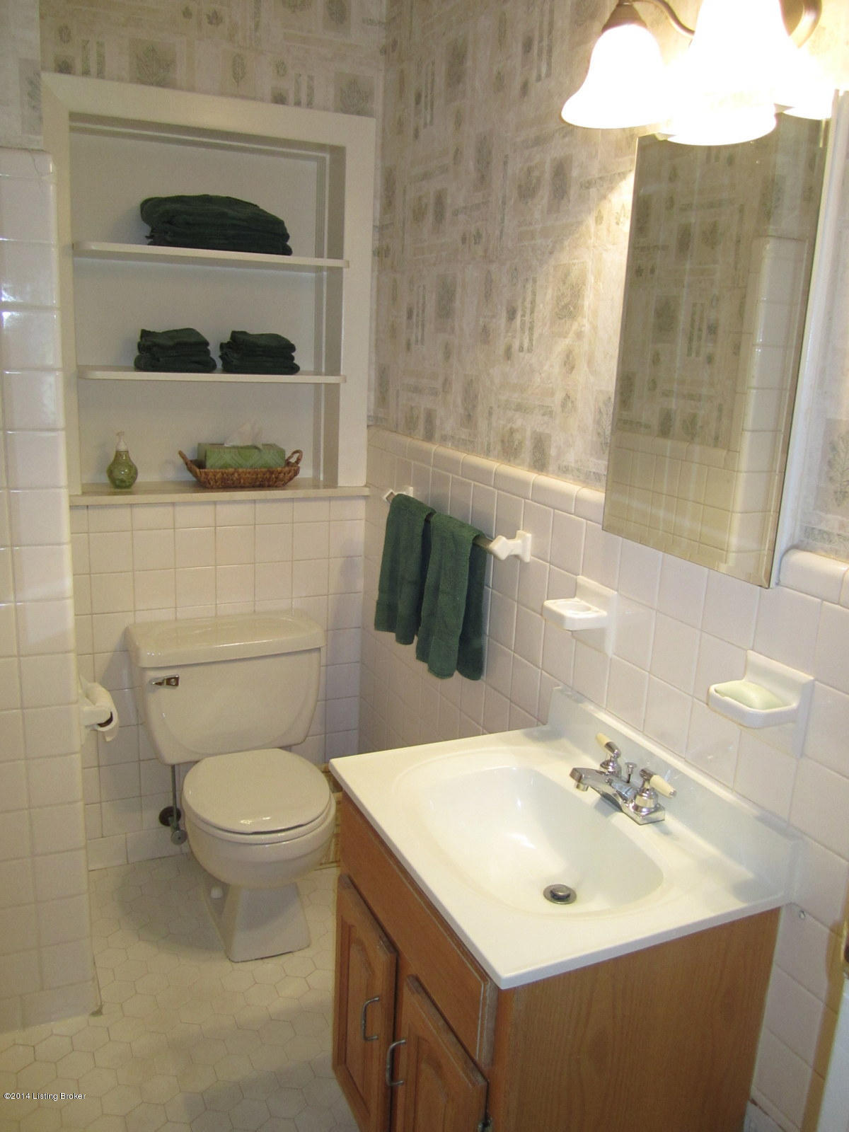 211 South Hampton Road Louisville, KY 40222 - Photo 19 of 30 Full bath off main hallway