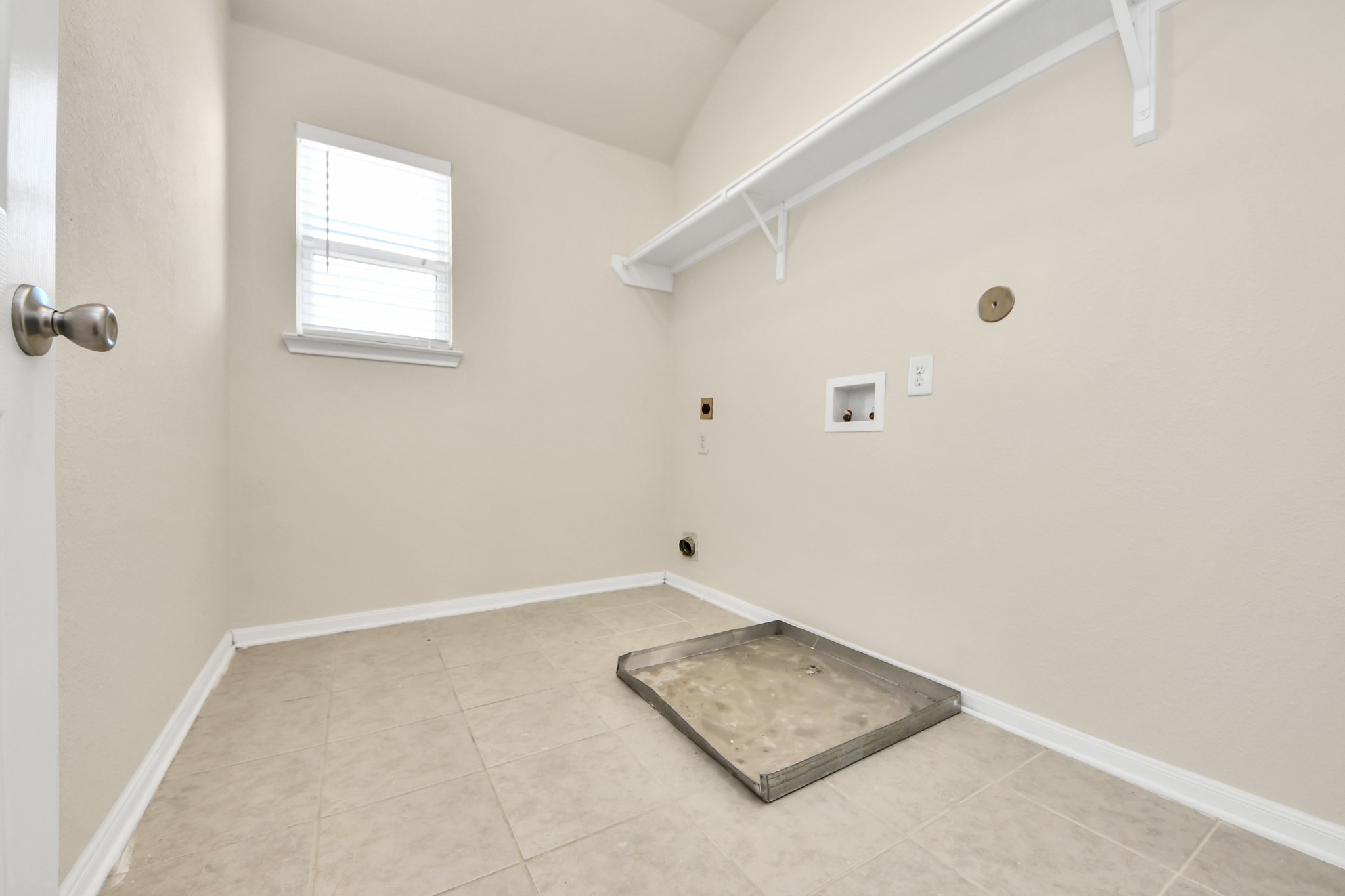 24123 Adobe Ridge Lane Katy, TX 77493 - Photo 31 of 45 an empty room with a window