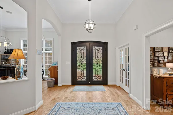 a view of an entryway with workspace