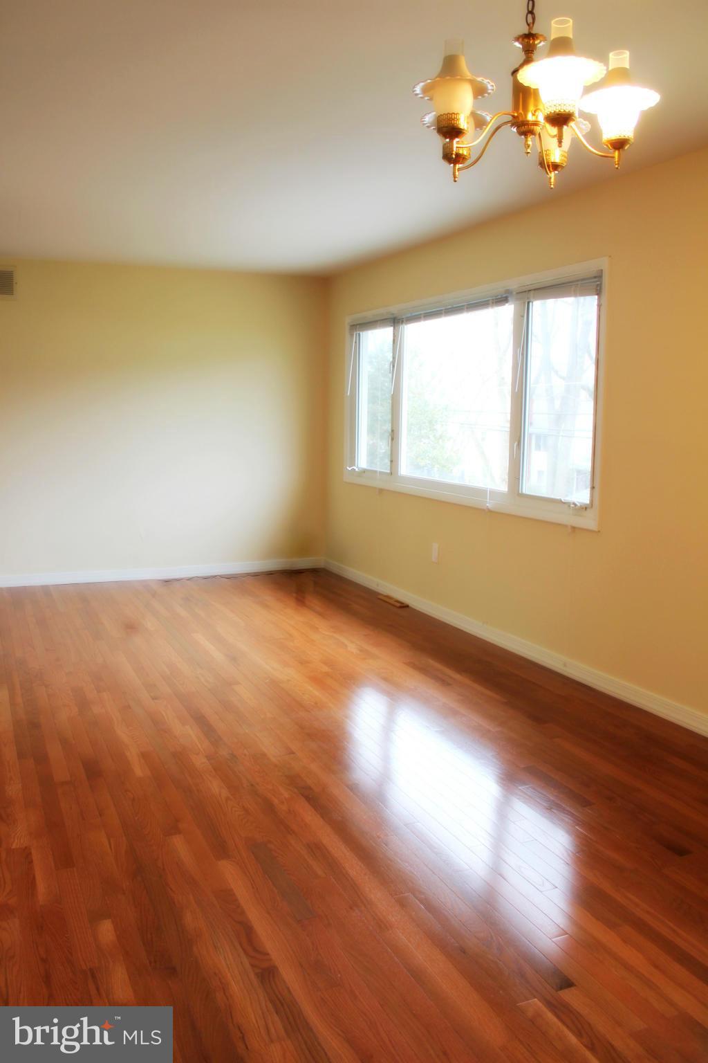 320 Highfalcon Road Reisterstown, MD 21136 - Photo 10 of 30 Living Room