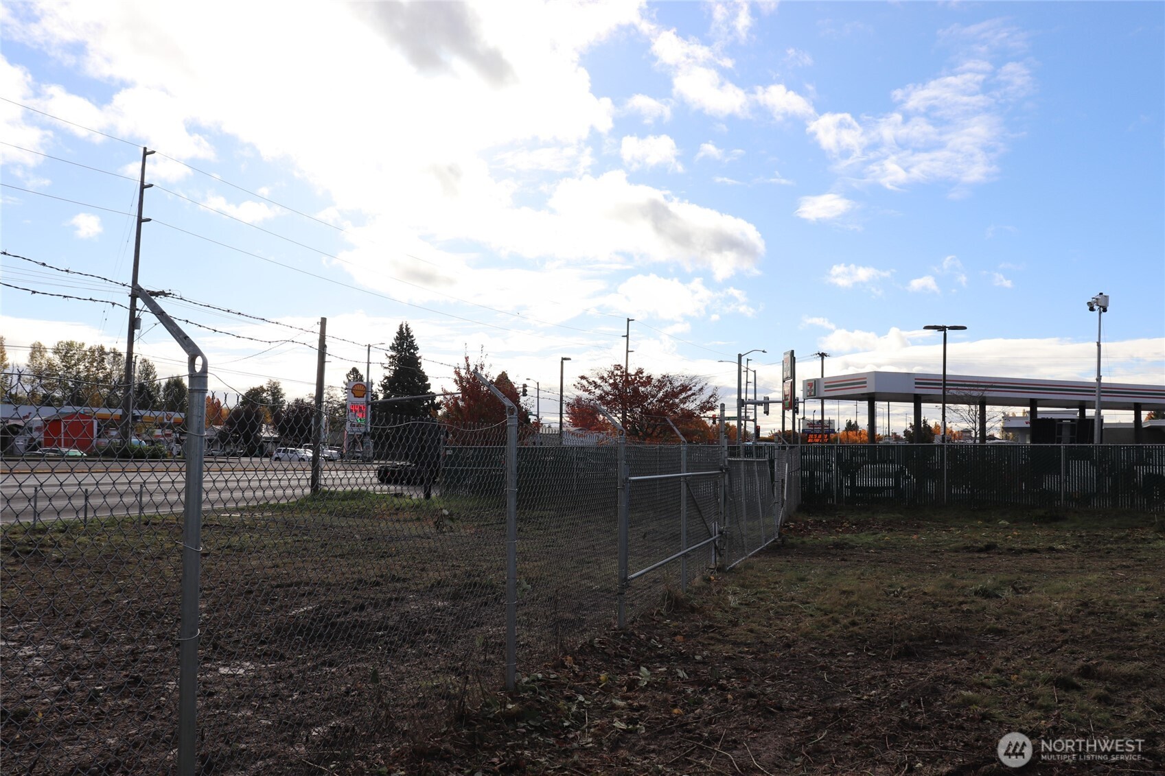 23809 West Valley Highway Kent, WA 98032 - Photo 6 of 23 a view of a backyard