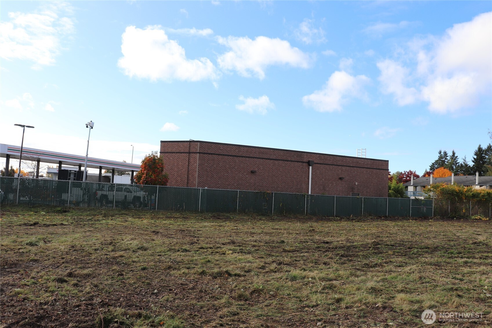 23809 West Valley Highway Kent, WA 98032 - Photo 8 of 23 a backyard of a house