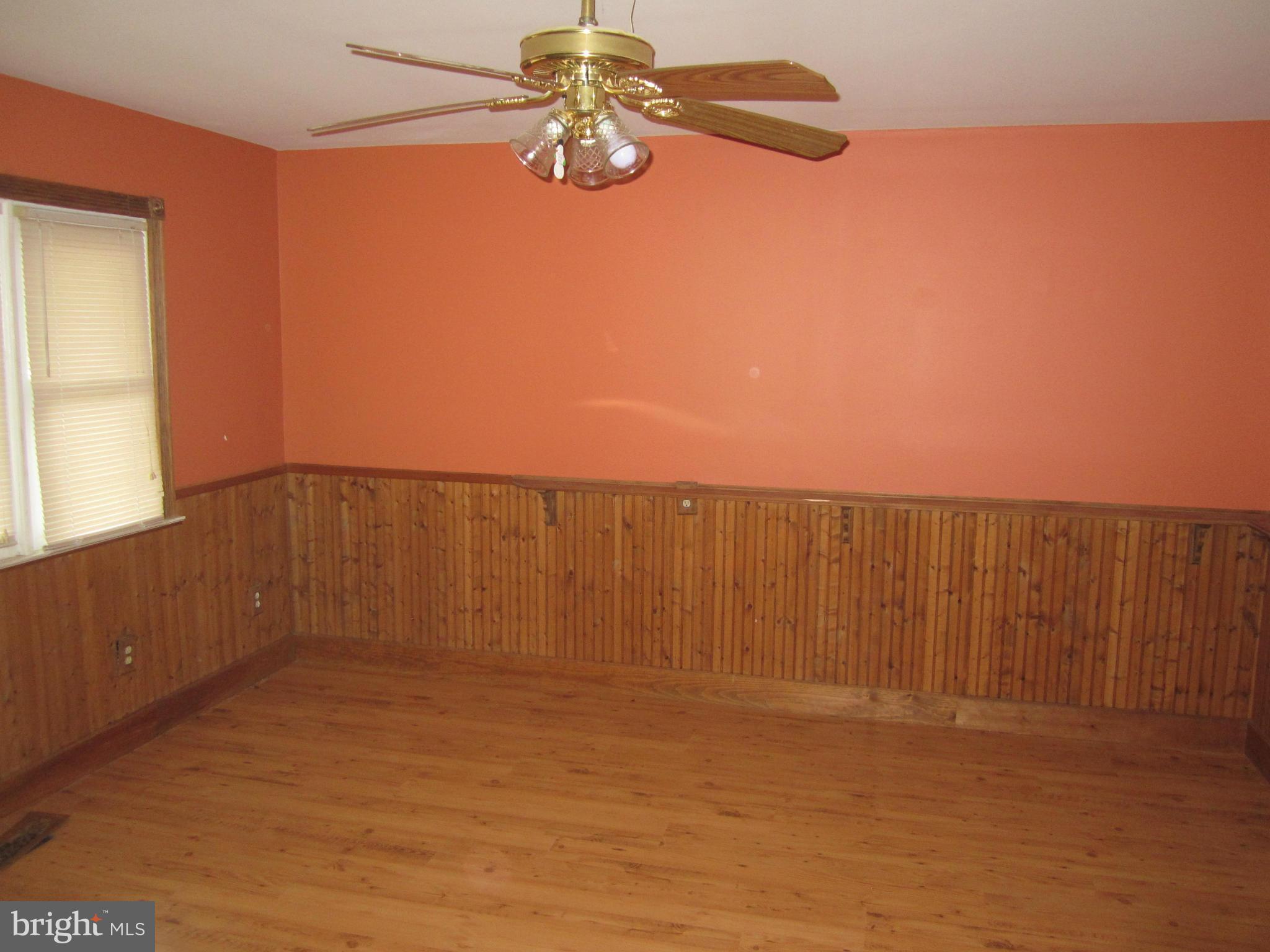 412 Central Avenue Ridgely, MD 21660 - Photo 8 of 17 Family Room