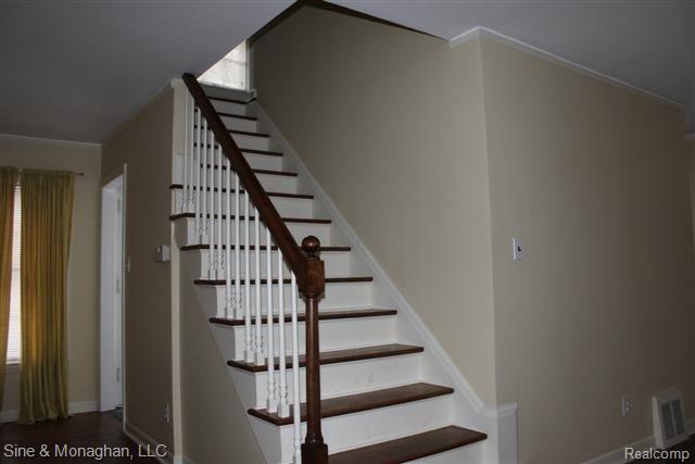 1505 Roslyn Road Grosse Pointe, MI 48236 - Photo 4 of 13 1505 ROSLYN 005 (Small)