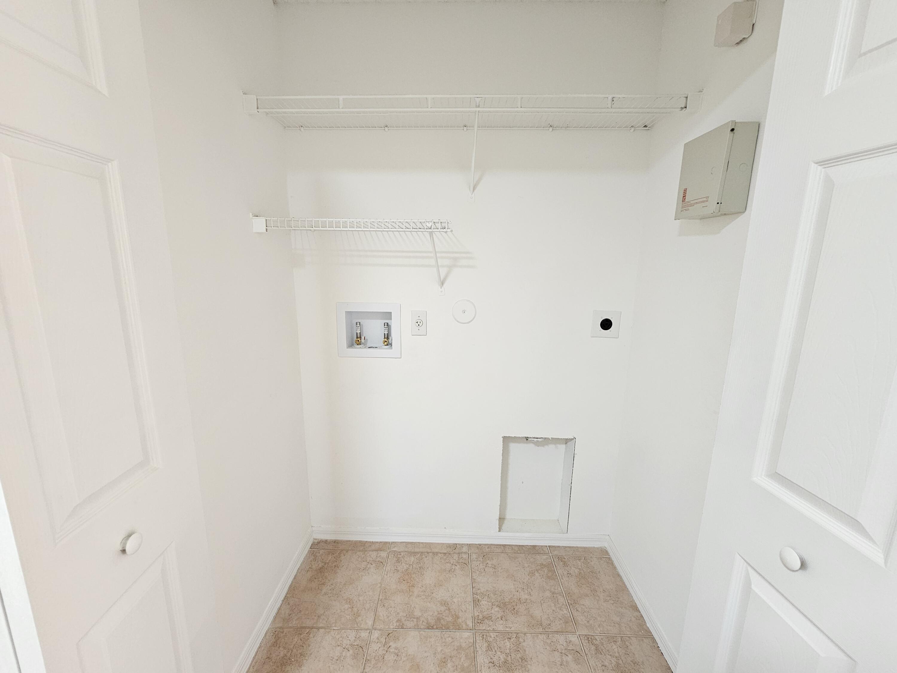 145 Fox Meadow Run Jupiter, FL 33458 - Photo 26 of 30 Laundry