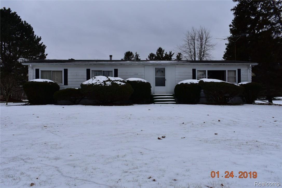 1505 West Hibbard Road Owosso, MI 48867 - Photo 1 of 13 Exterior.jpeg