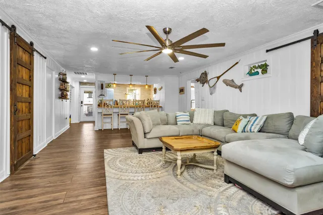 $319,000 | 631 Clear Lake Road, Clear Lake Shores, TX 77565