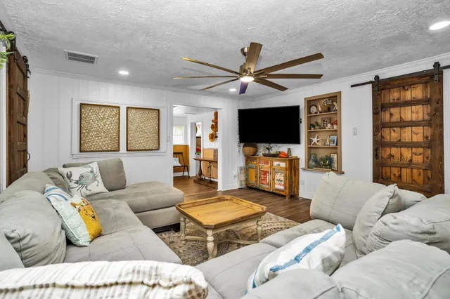 $319,000 | 631 Clear Lake Road, Clear Lake Shores, TX 77565