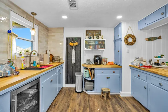 $319,000 | 631 Clear Lake Road, Clear Lake Shores, TX 77565