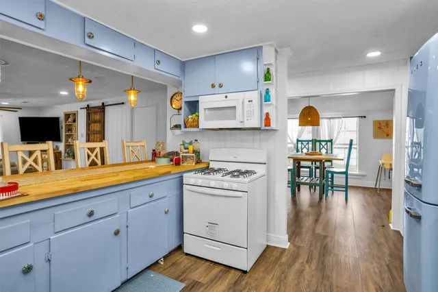 $319,000 | 631 Clear Lake Road, Clear Lake Shores, TX 77565