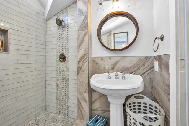 $319,000 | 631 Clear Lake Road, Clear Lake Shores, TX 77565