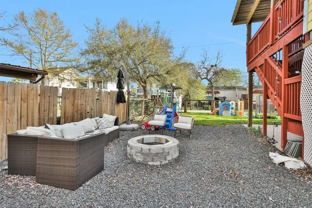 $319,000 | 631 Clear Lake Road, Clear Lake Shores, TX 77565