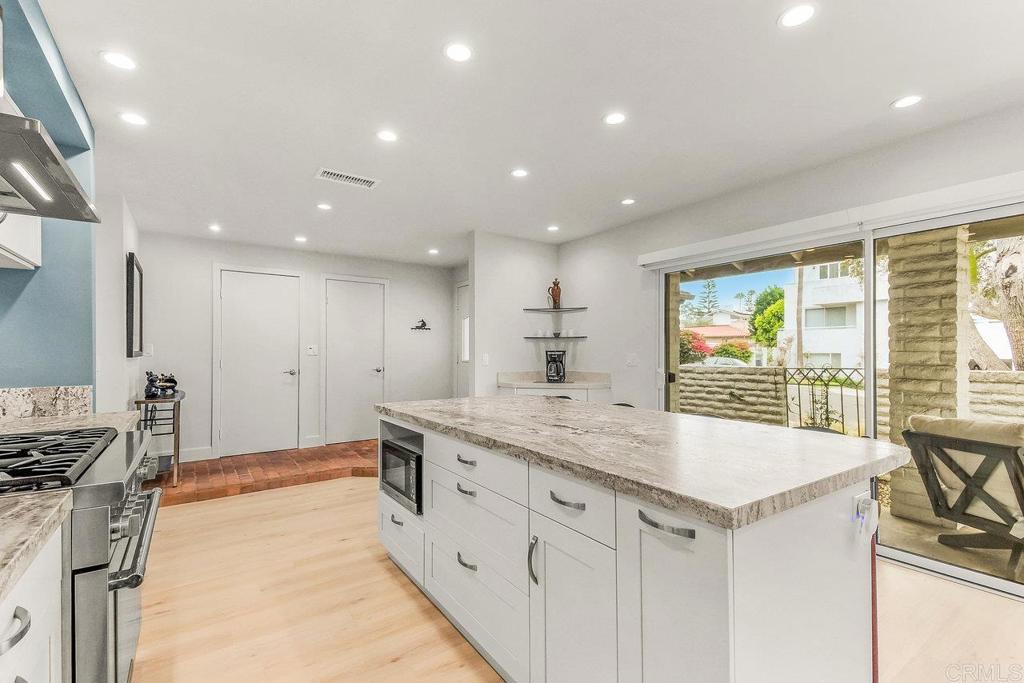2462 Lozana Road Del Mar, CA 92014 - Photo 5 of 32 Gallery Image 5