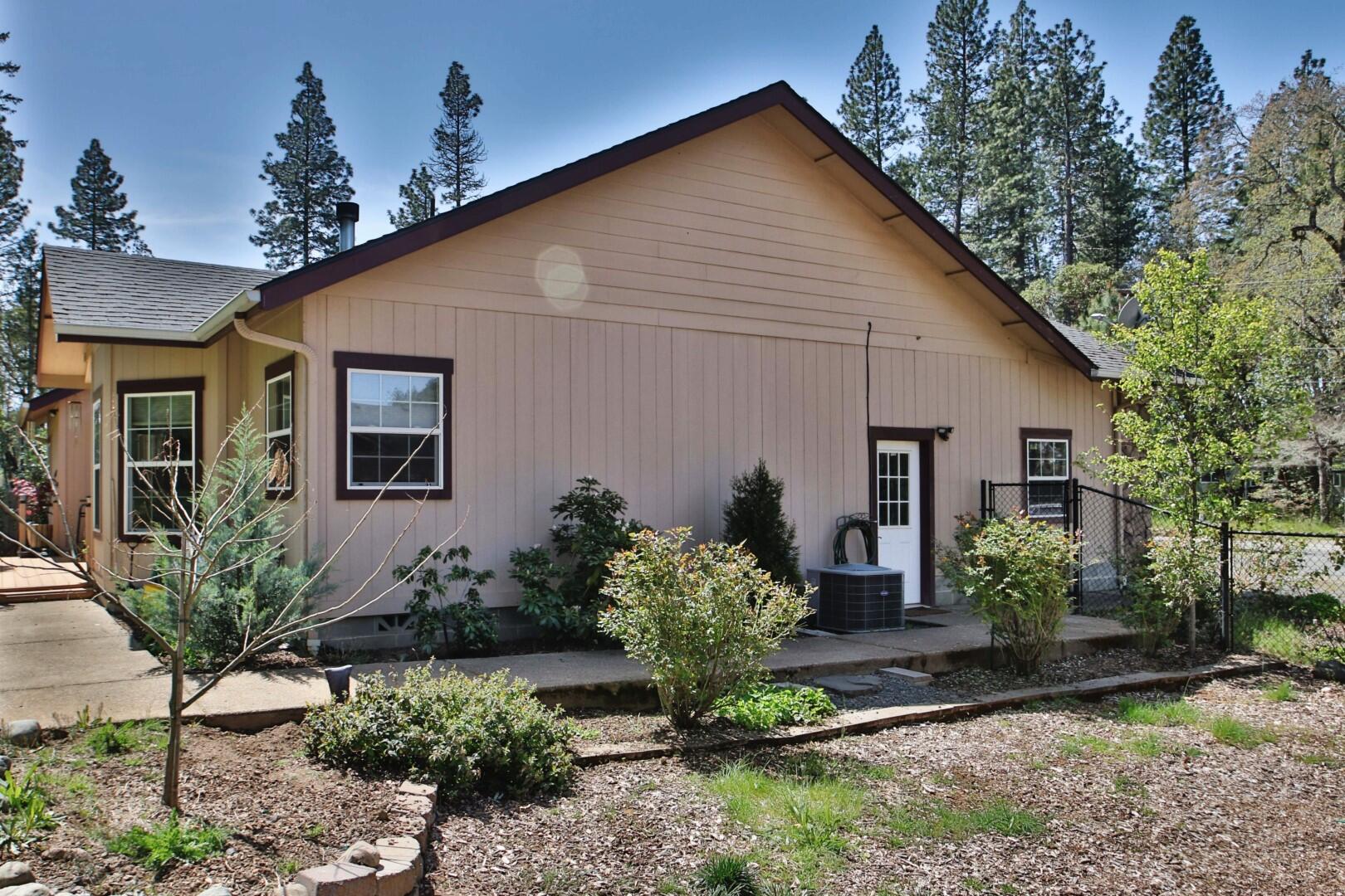 921 North Old Stage Road Cave Junction, OR 97523 - Photo 6 of 37 6-North Side of Home