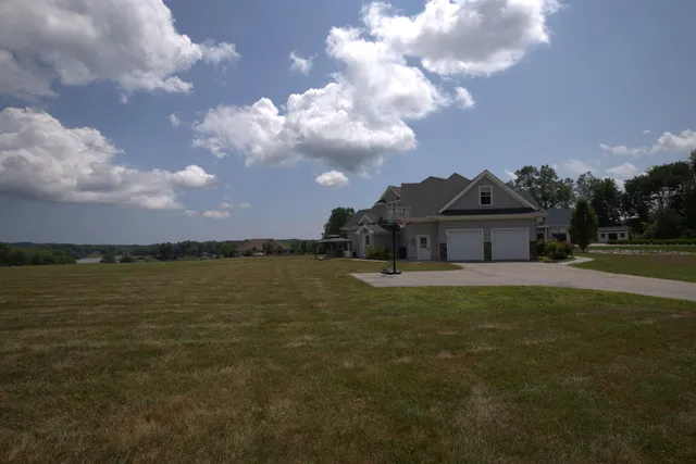 $2,295,000 | 25 Fosters Drive, Dover, NH 03820