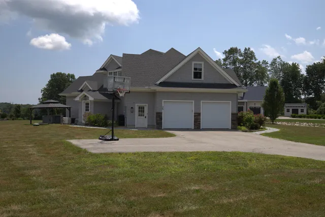 $2,295,000 | 25 Fosters Drive, Dover, NH 03820