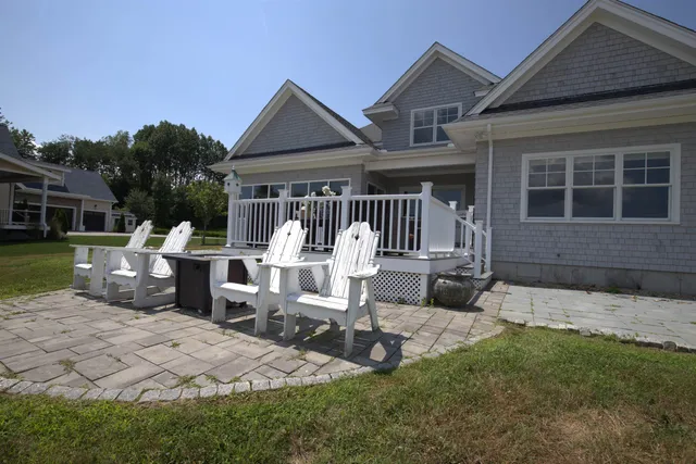 $2,295,000 | 25 Fosters Drive, Dover, NH 03820