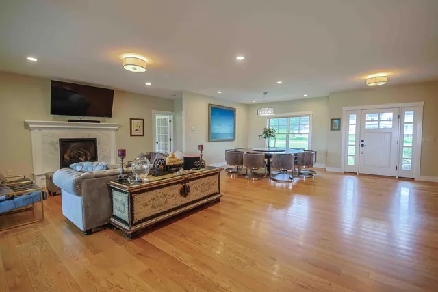 $2,295,000 | 25 Fosters Drive, Dover, NH 03820