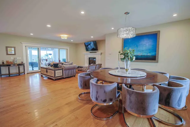 $2,295,000 | 25 Fosters Drive, Dover, NH 03820