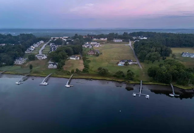 $2,295,000 | 25 Fosters Drive, Dover, NH 03820