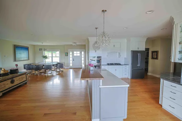 $2,295,000 | 25 Fosters Drive, Dover, NH 03820