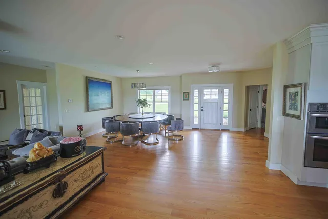 $2,295,000 | 25 Fosters Drive, Dover, NH 03820