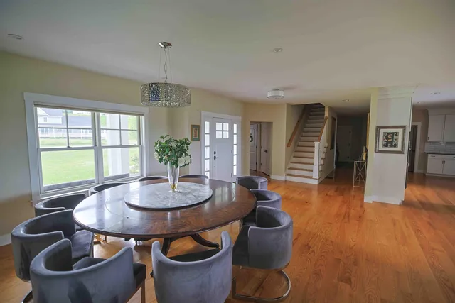 $2,295,000 | 25 Fosters Drive, Dover, NH 03820