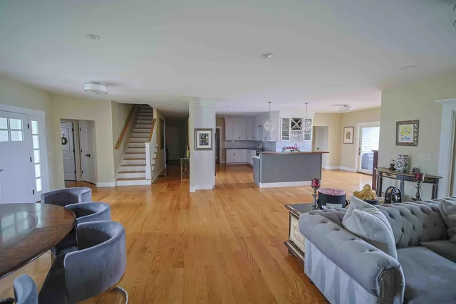 $2,295,000 | 25 Fosters Drive, Dover, NH 03820