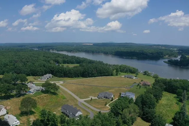 $2,195,000 | 25 Fosters Drive, Dover, NH 03820