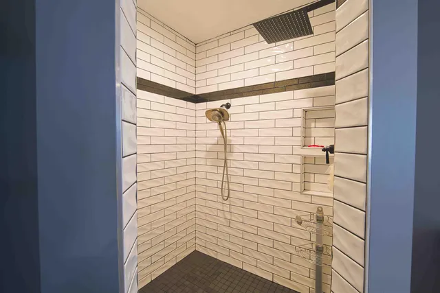 $2,295,000 | 25 Fosters Drive, Dover, NH 03820