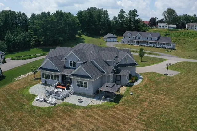 $2,195,000 | 25 Fosters Drive, Dover, NH 03820
