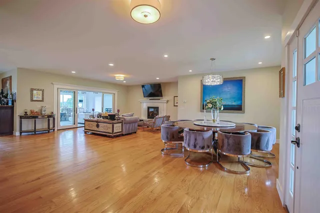 $2,195,000 | 25 Fosters Drive, Dover, NH 03820