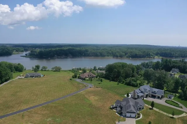 $2,295,000 | 25 Fosters Drive, Dover, NH 03820