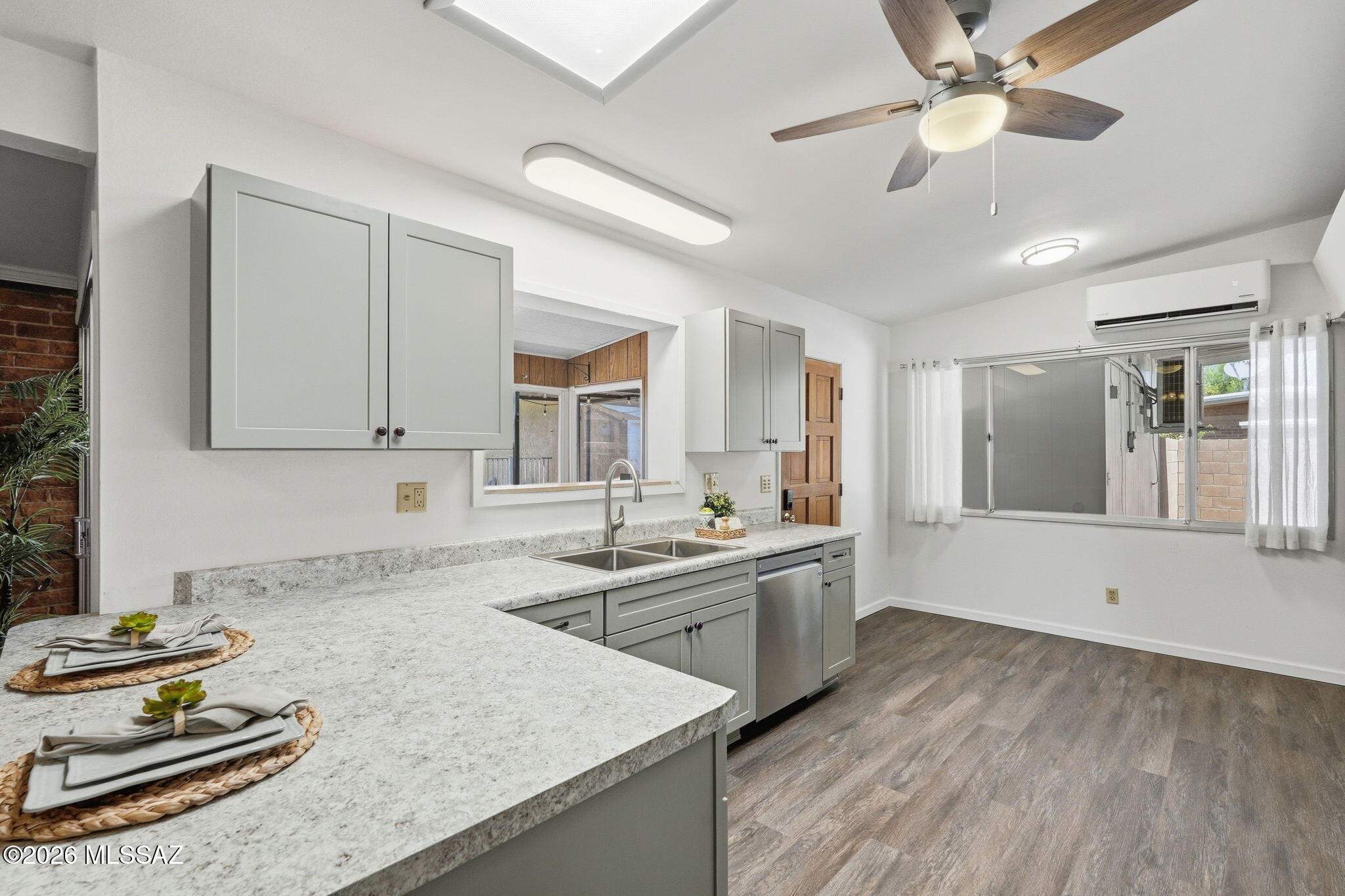 8812 East Mcclellan Street Tucson, AZ 85710 - Photo 15 of 42 Kitchen/Breakfast Nook