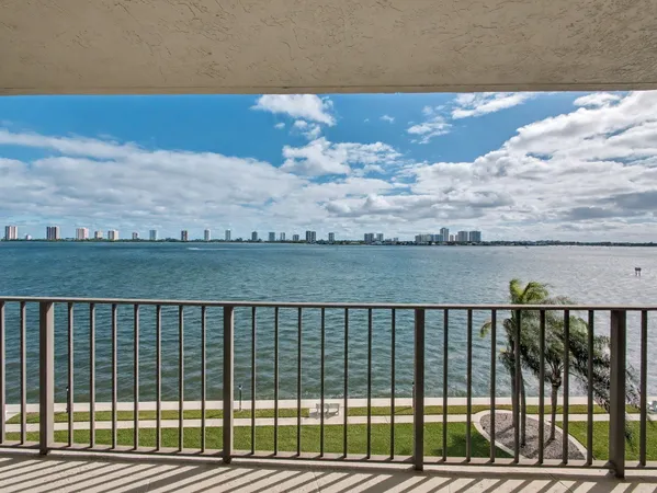 $2,800 | 801 Lake Shore Drive, Unit 502, Lake Park, FL 33403