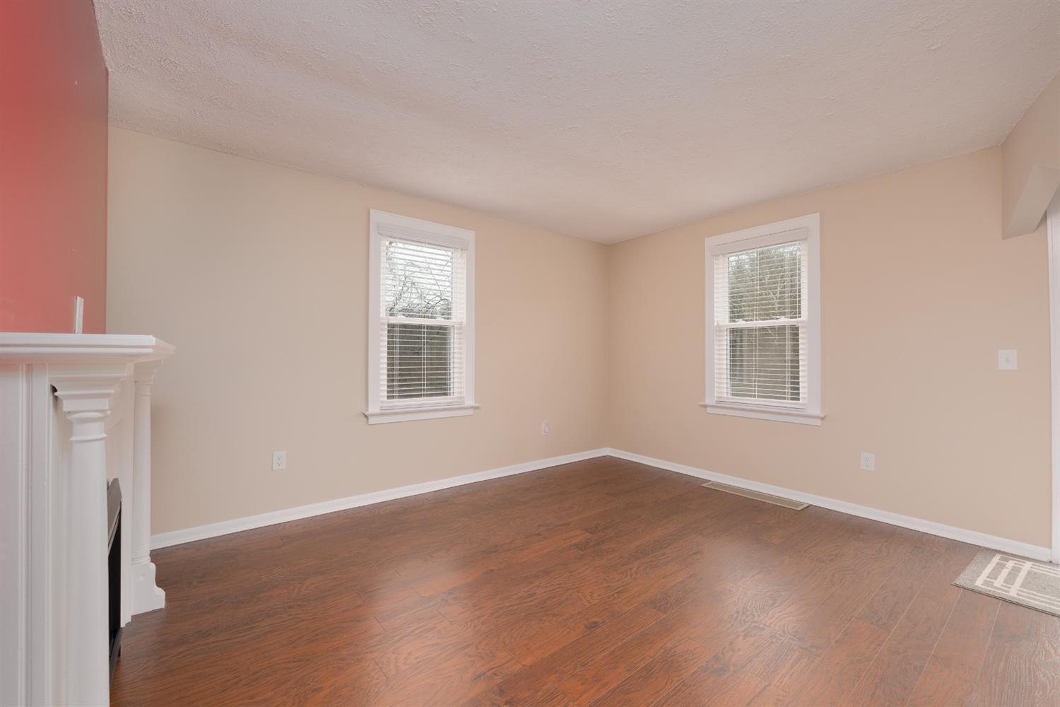5506 Hubble Road Cincinnati, OH 45247 - Photo 9 of 29