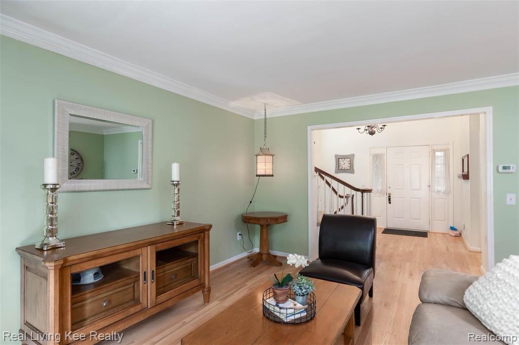 440 Lake Forest Road Rochester Hills, MI 48309 - Photo 6 of 32