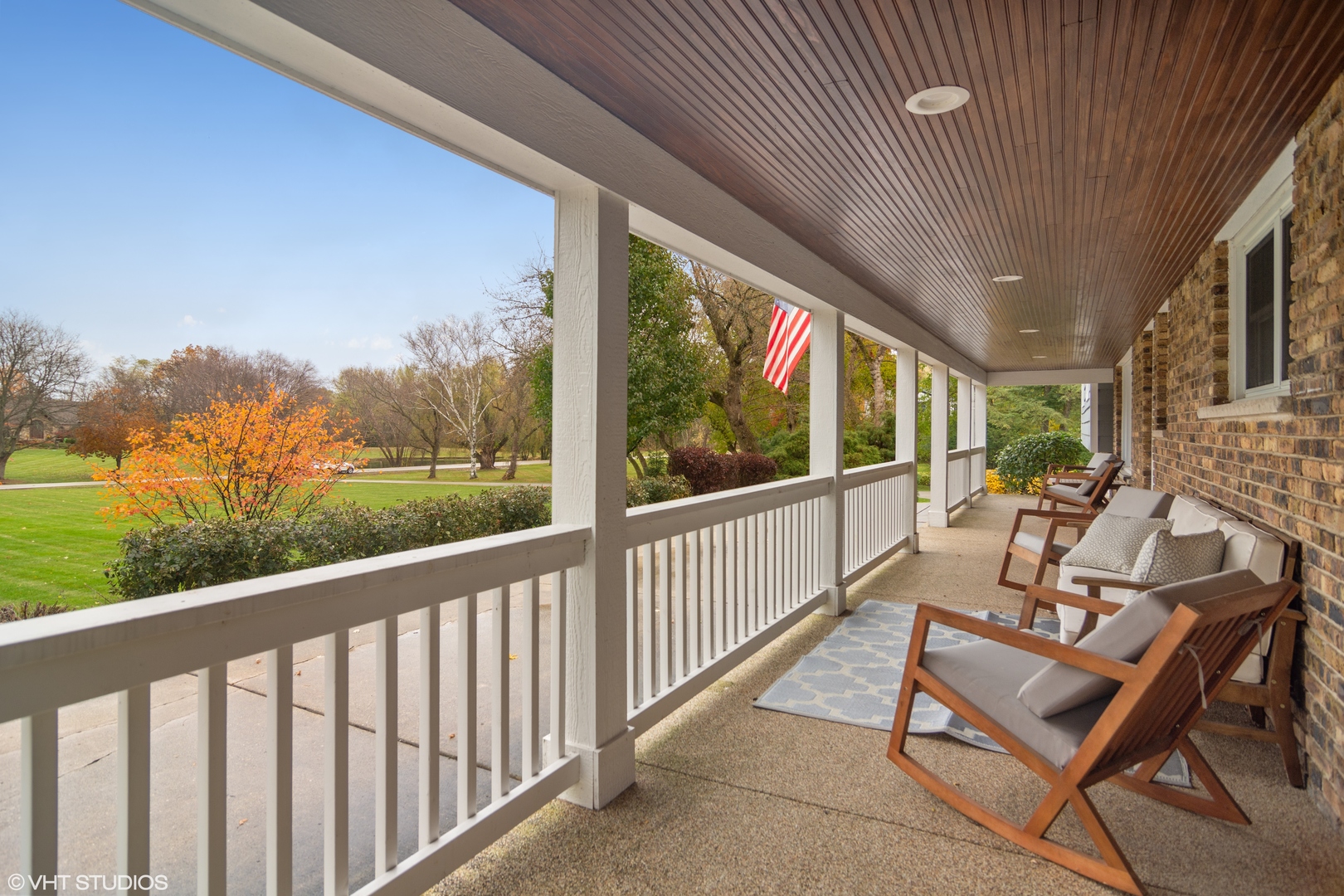 1601 Banbury Road Inverness, IL 60067 - Photo 4 of 36 a view of a two chair in the balcony