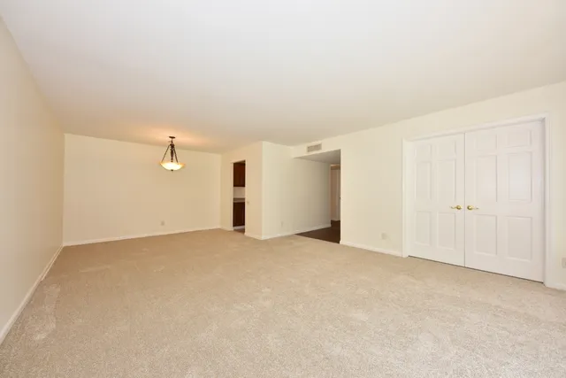 $224,900 | 945 Heritage Court, Unit 104, Mequon, WI 53092