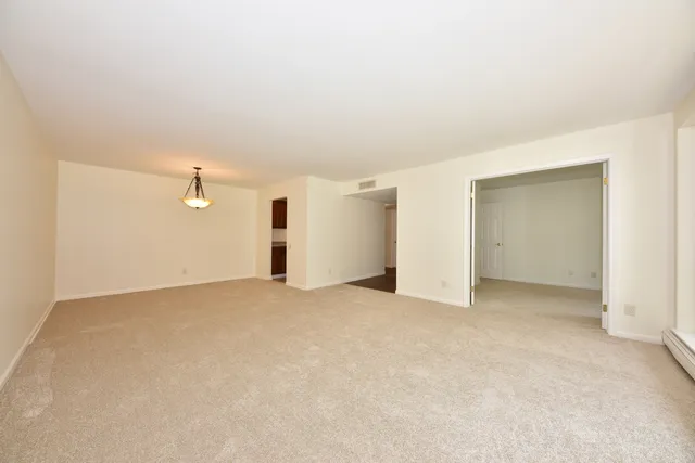 $224,900 | 945 Heritage Court, Unit 104, Mequon, WI 53092