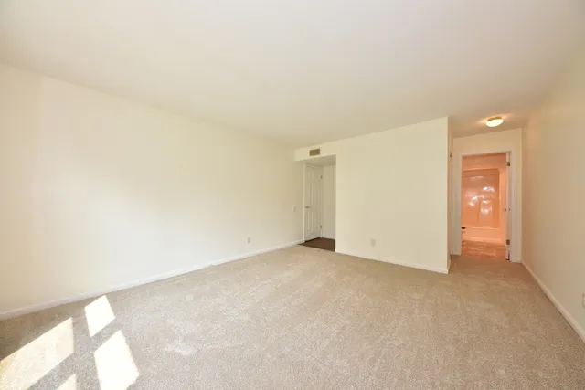 $224,900 | 945 Heritage Court, Unit 104, Mequon, WI 53092