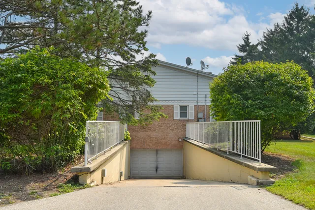 $224,900 | 945 Heritage Court, Unit 104, Mequon, WI 53092