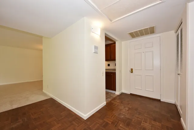 $224,900 | 945 Heritage Court, Unit 104, Mequon, WI 53092