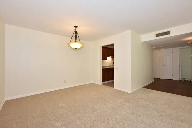 $224,900 | 945 Heritage Court, Unit 104, Mequon, WI 53092