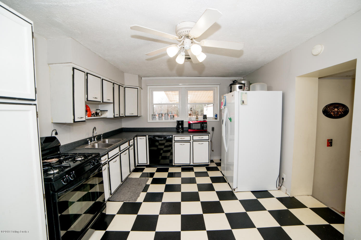 8906 Maple Road Louisville, KY 40219 - Photo 17 of 44 Eat-in Kitchen